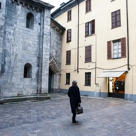 Casa Del Campanile Near The Lake